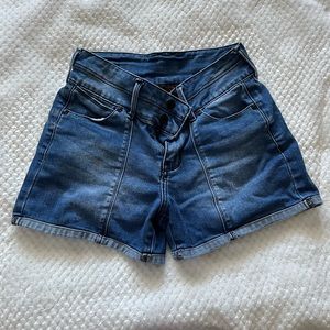 BNY JEANS fitted high waisted shorts size 26
